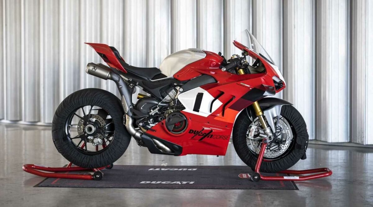 Ducati Panigale V4 R 2023 ra mat kem gia ban Xefun 17