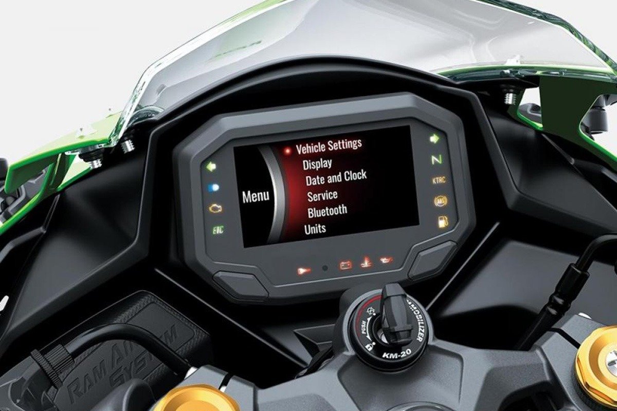 Tem até Bluetooth! A Kawasaki Ninja ZX-4R vem com display LCD colorido de 4,3 polegadas 