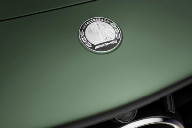 Logotipo da Mercedes-AMG vai na frente do capô