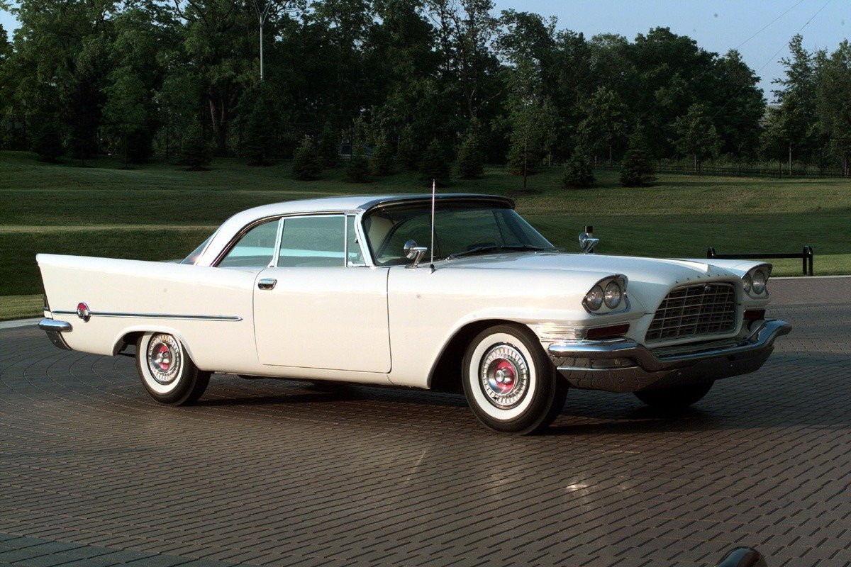 O primeiro 300C foi lançado pela Chrysler em 1957