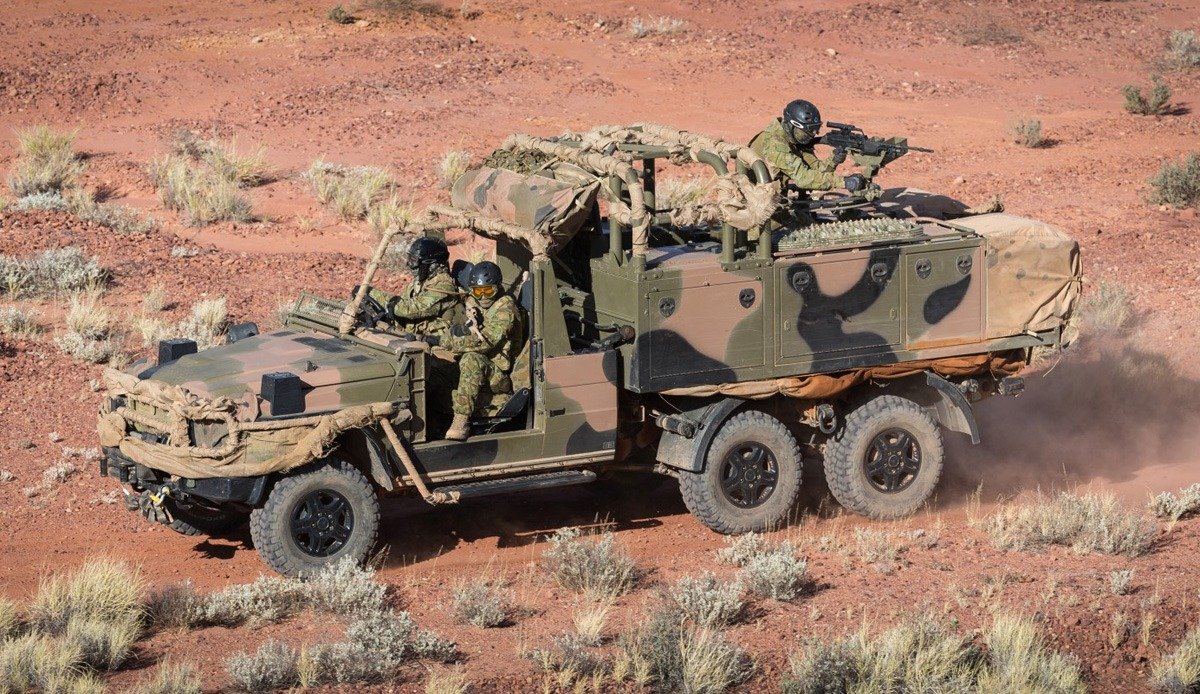 Versão militar do Mercedes-Benz G 63 AMG 6x6, do Exército da Austrália
